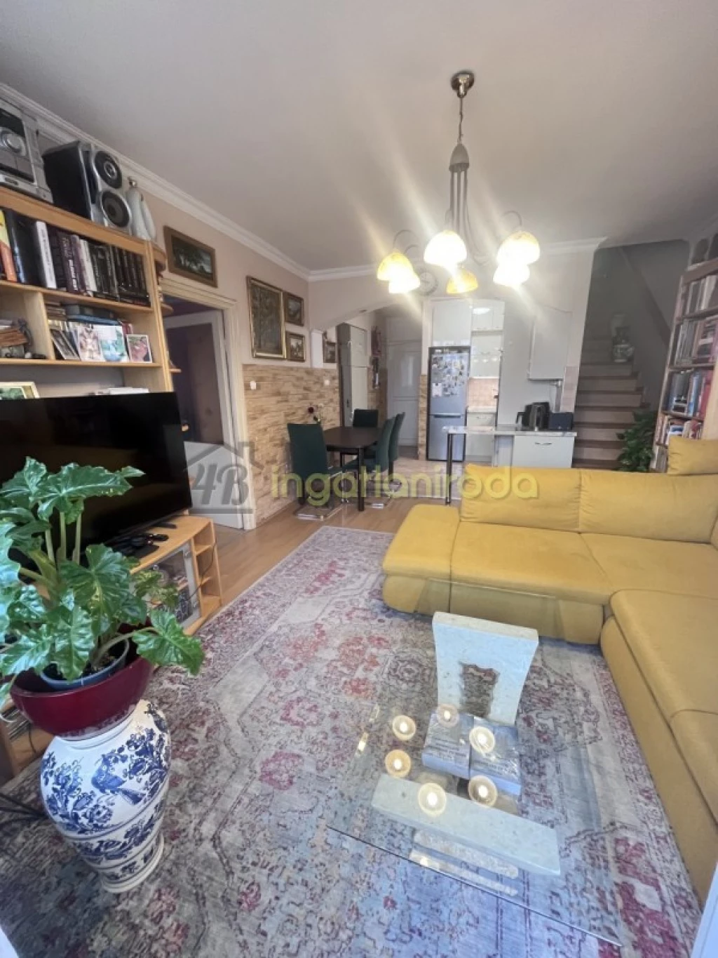 EXKLUZÍV BELVÁROSI, KÉTSZINTES LAKÁS – TERASZOKKAL, PRÉMIUM KIALAKÍTÁSSAL A belváros abszolút központjában eladó egy 78...