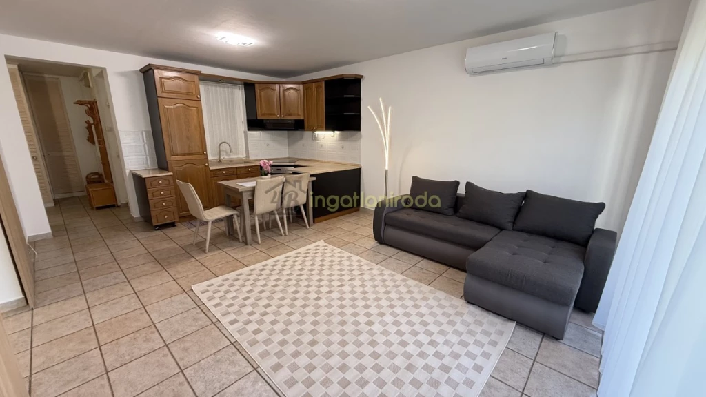  Ha a belváros szívében szeretne élni, akkor ez az ékszerdoboz Önre vár! Nyíregyháza abszolút belvárosában  kinálom bérbe...