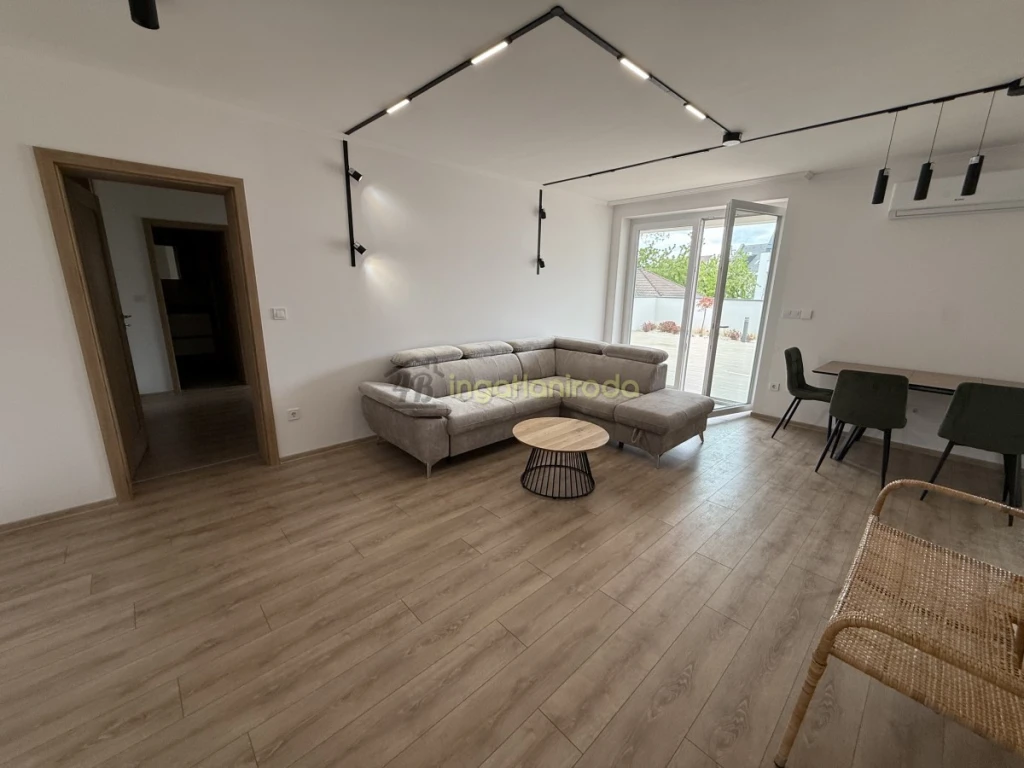  LUXUS ÉRZÉS A BELVÁROSBAN !!! ÚJ,  ÉPÍTÉSŰ, MÉG NEM LAKOTT LAKÁS 70 M2-ES TERASSZAL !- 2 SZOBA, AMERIKAI KONYHÁS NAPPALI,...