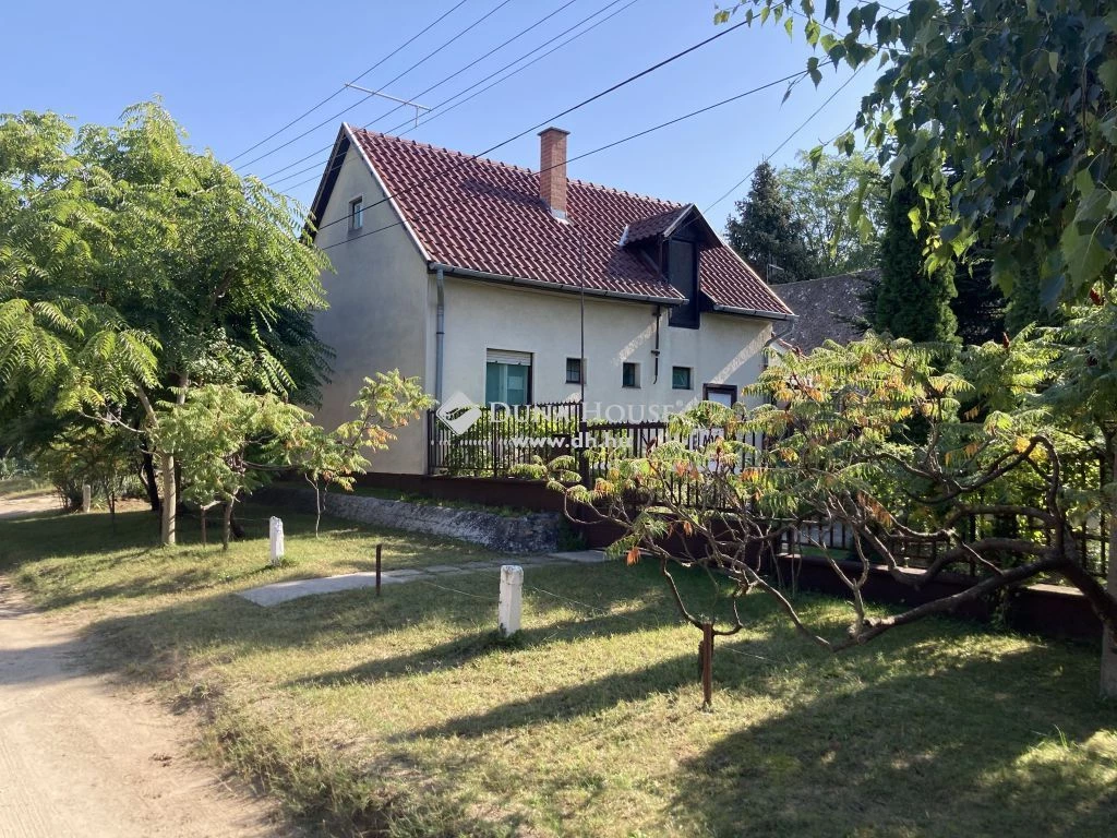 For sale house with a garden, Lakitelek