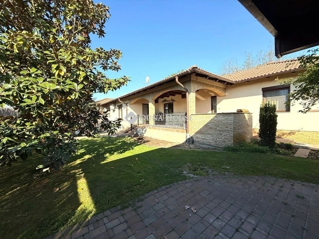 Eladó ház, Dabas