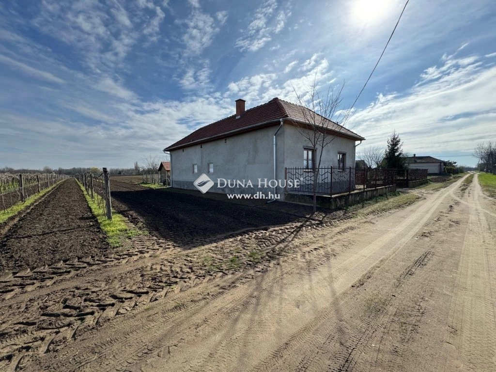 For sale grange, Tiszaug