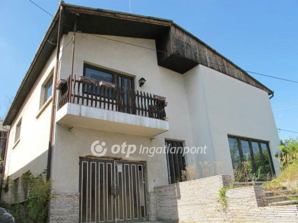 c3-1-name c2-1-name, Ózd, Révay utca