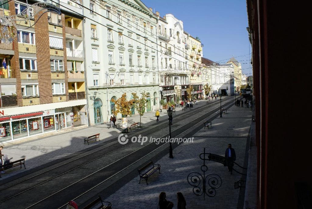 Eladó lakás, Miskolc sétáló utcában