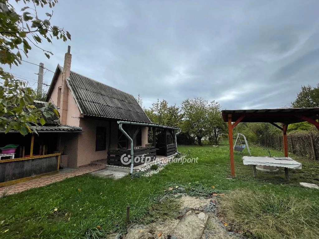 For sale house with a garden, Kistokaj