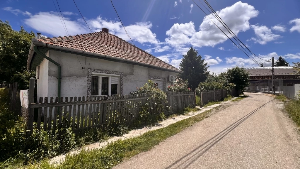 Mezőcsát belváros, 2 szobás, 50m2, klímás családi ház Eladó