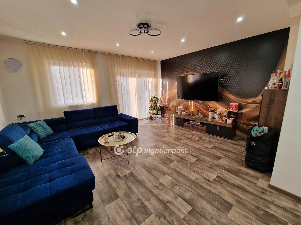 For sale house, Szirmabesenyő