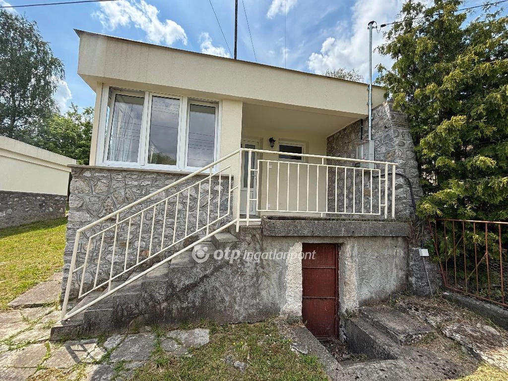 Eladó Ház, Szalonna