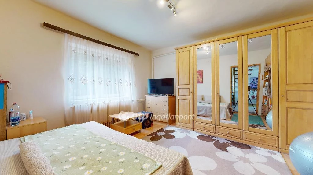 Nékládháza, két ház 1 áráért a tavak közelében!