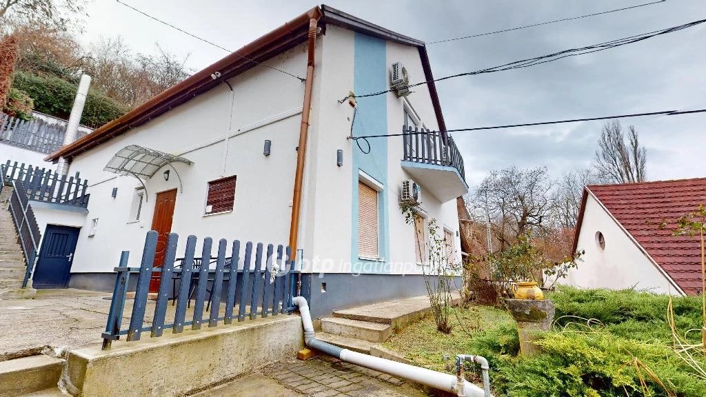 Miskolc, belváros közeli 120 nm-es, 4 szobás családi ház!