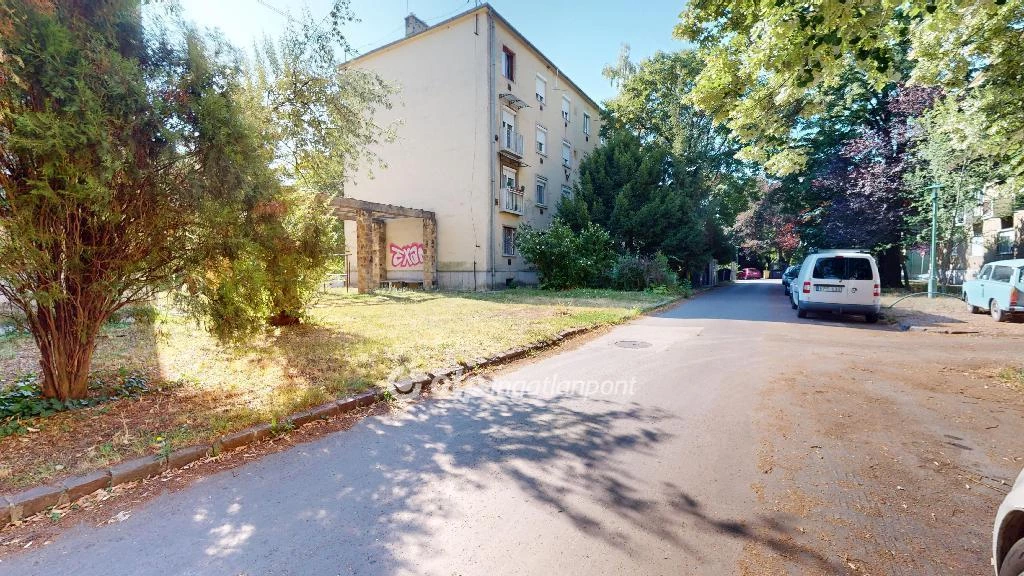 Miskolc, Csabai kapu, 53 nm-es, 1. em-i felújítandó lakás!