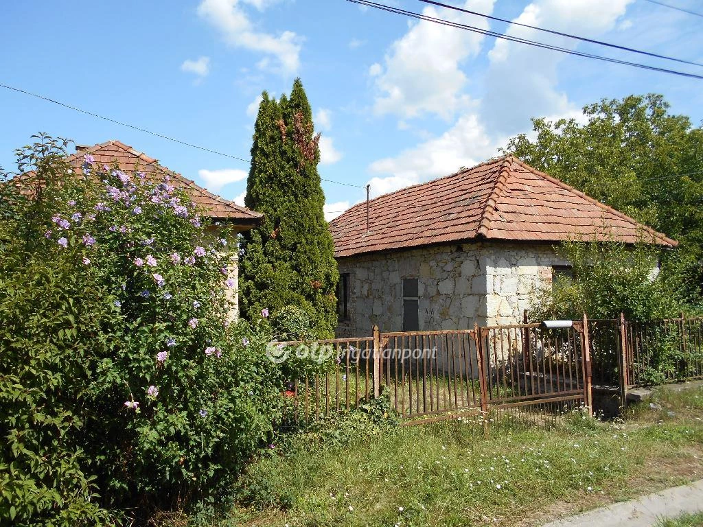 Eladó két ház egyben, Dédestapolcsány