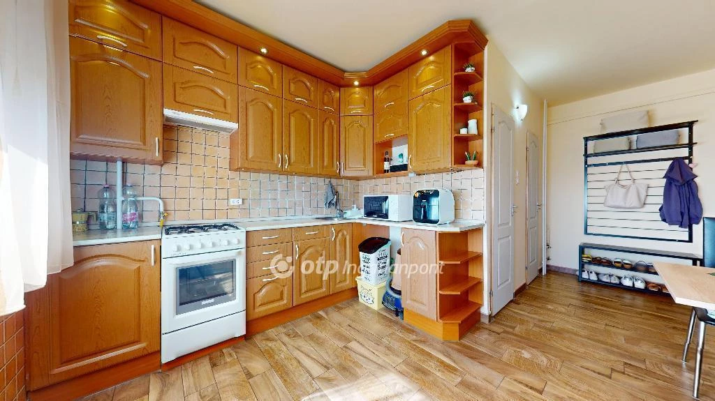 Miiskolc, Középszer utca, 1. emeleti 1 + 2 félszobás lakás!