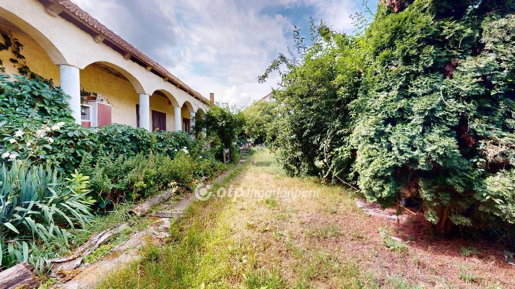 Eladó tornácos ház, Nagybarca