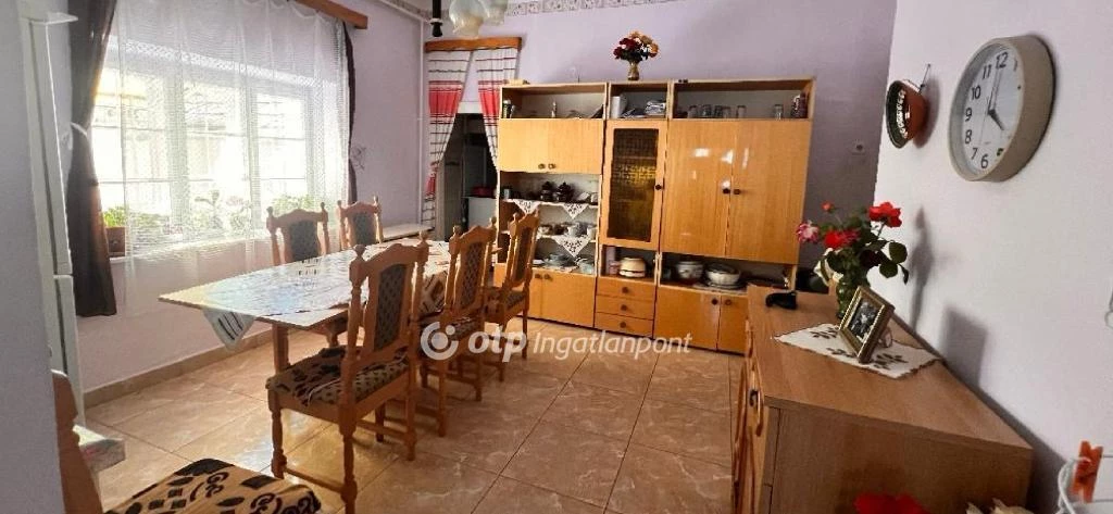 Mezőnagymihály - központi, 2 szobás, 65m2 családi ház Eladó