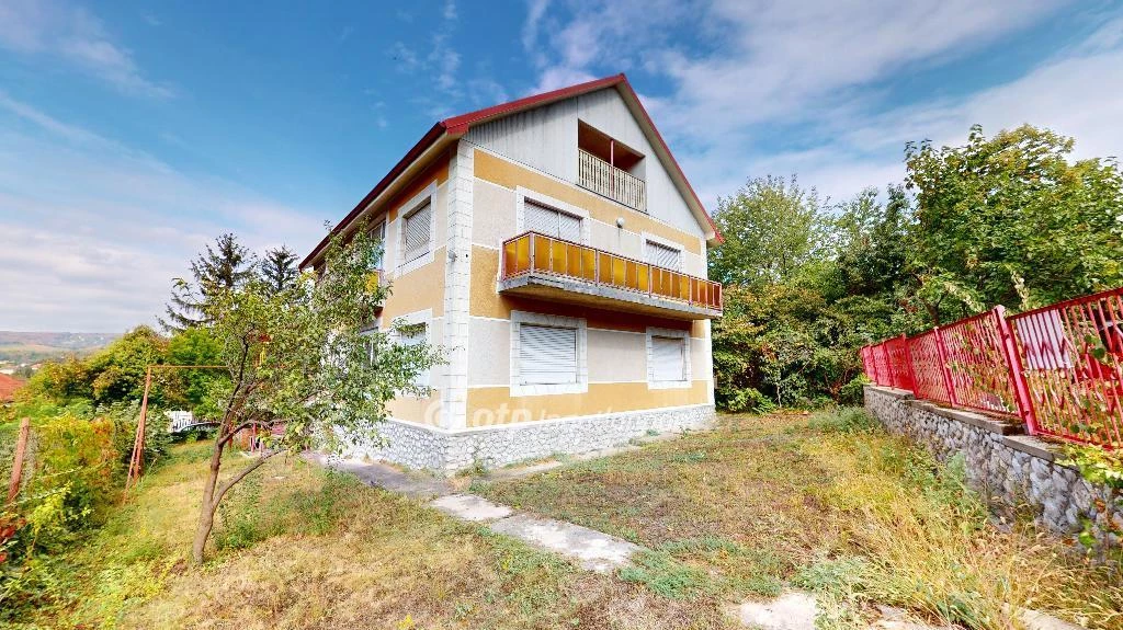 Miskolctapolca, 200 nm-es, 6 szobás családi ház!