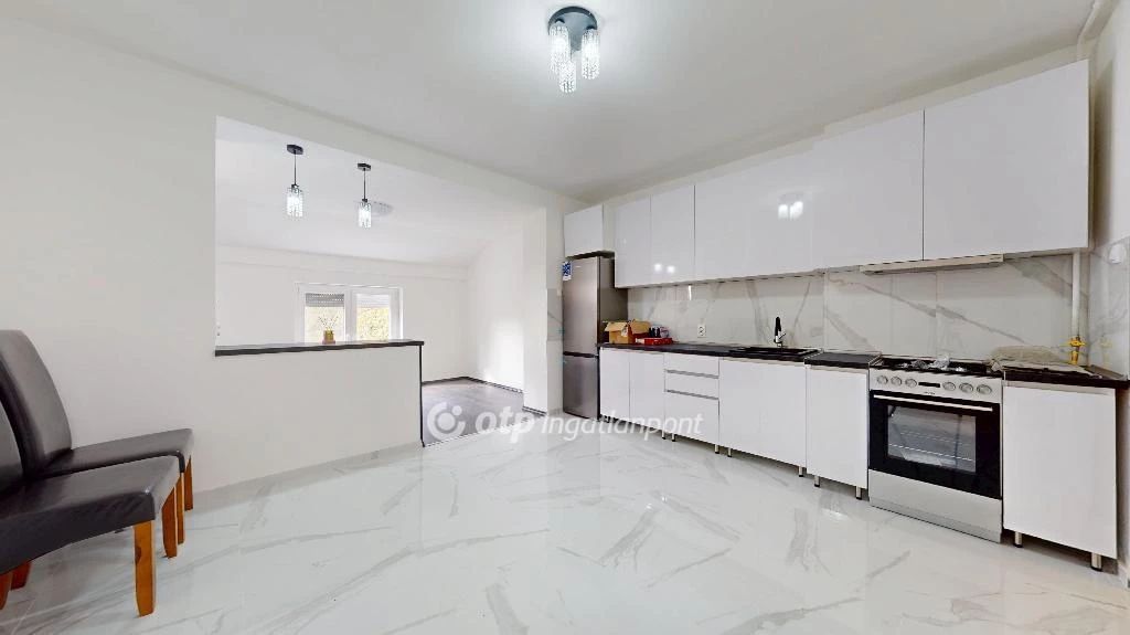 Eladó kiváló állapotú, felújított lakás, Edelény