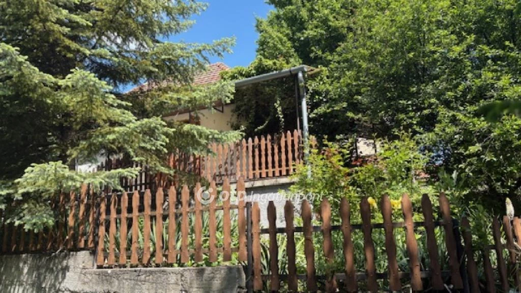 Eladó összkomfortos ház szép környezetben,Tardona