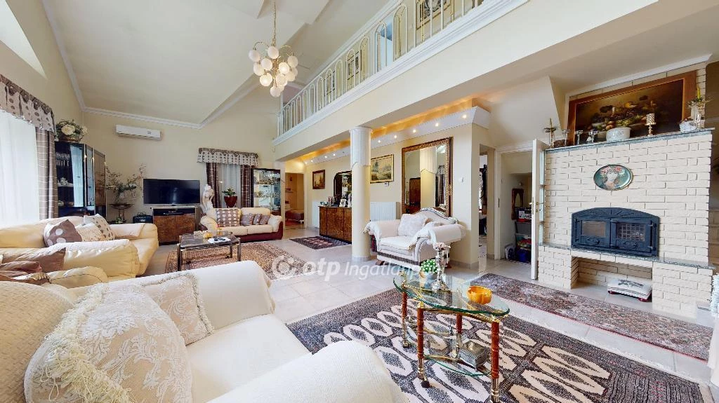 Halmaj, 300 nm-es, exkluzív családi ház eladó!