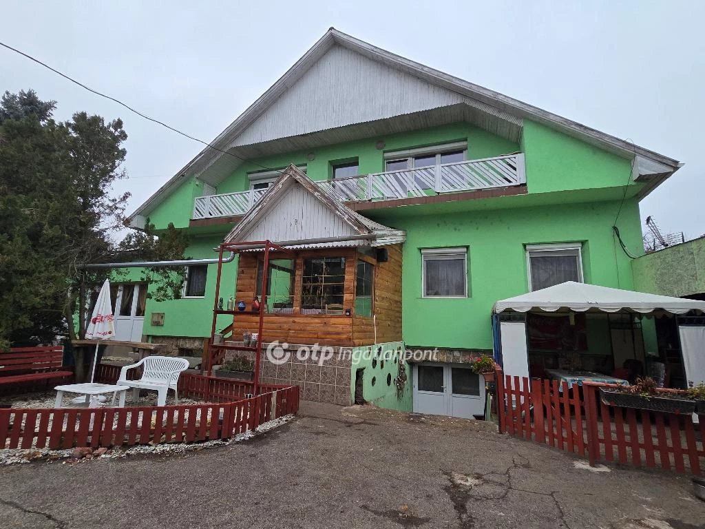 Szuhakállón lovasbirtok családi házzal eladó!