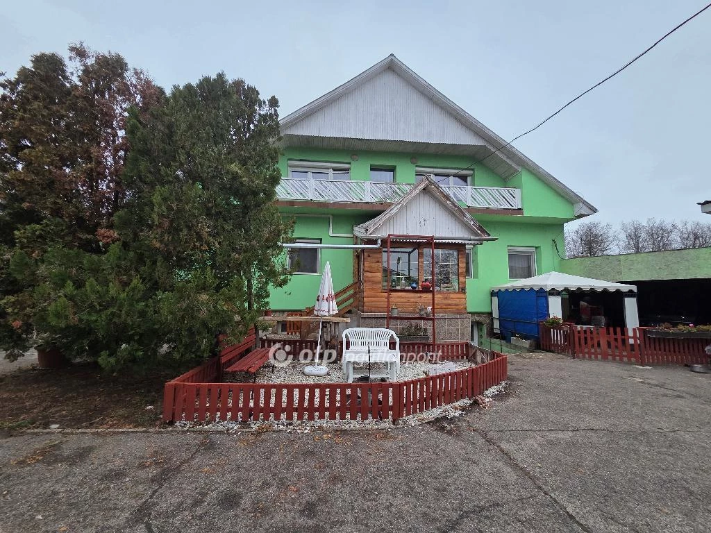 Szuhakállón lovasbirtok családi házzal eladó!