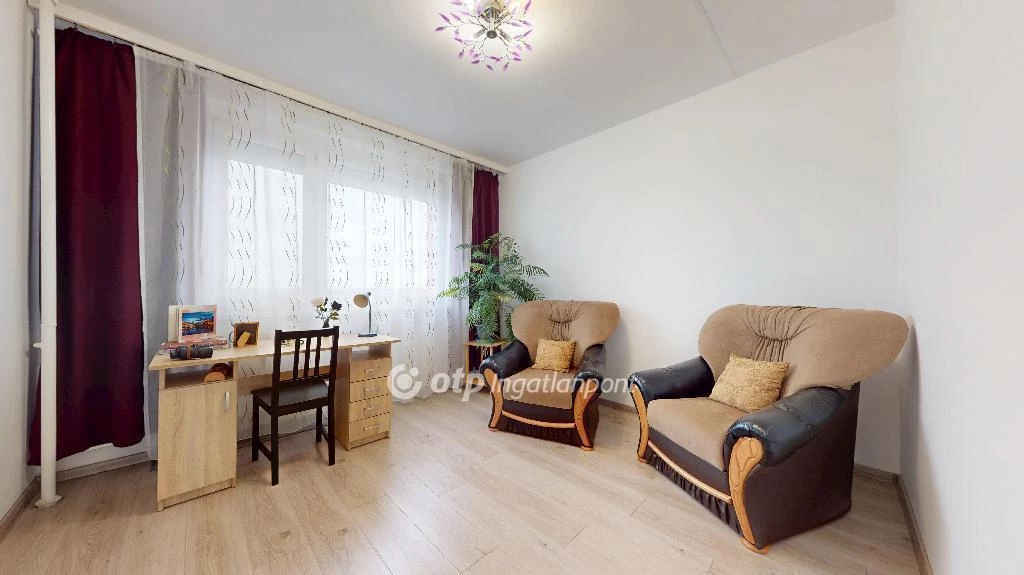 Eladó Lakás, Tiszaújváros