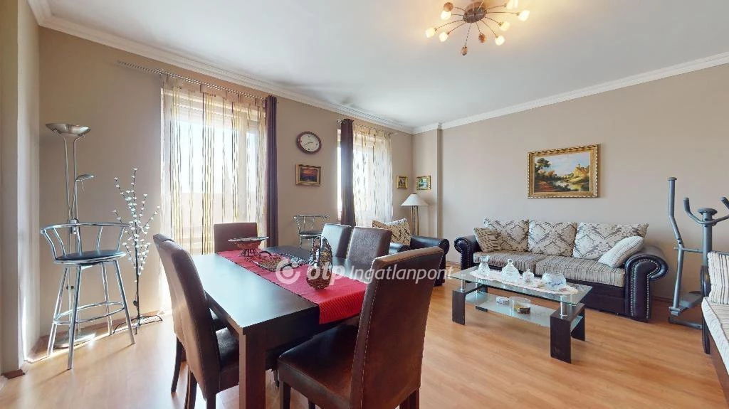 Miskolc, belváros, 74 nm-es, 3 szobás lakás liftes házban!