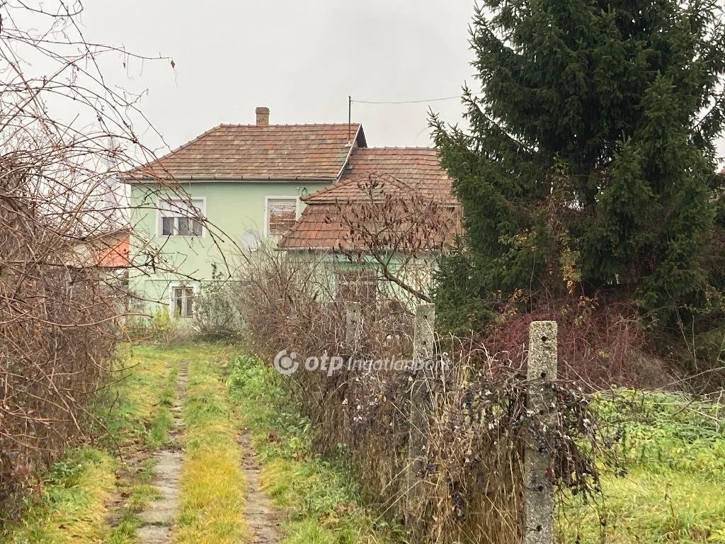 Eladó kétszintes ház, Sajószentpéter