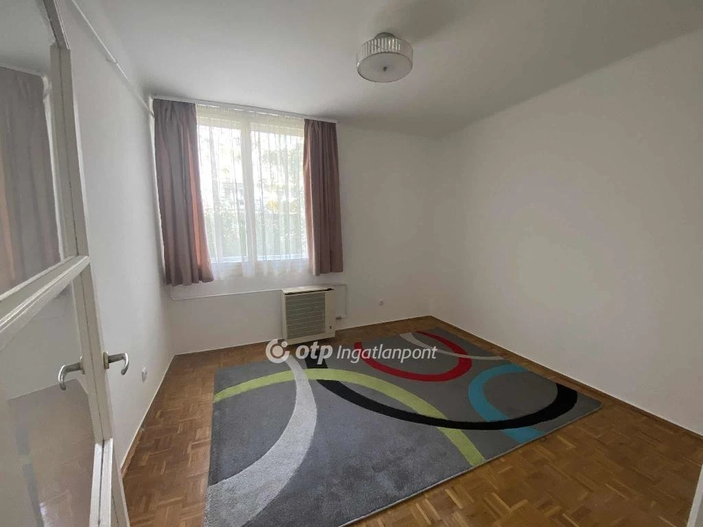 Miskolc, Bulgárföld, 1. em-i 54 nm-es lakás!