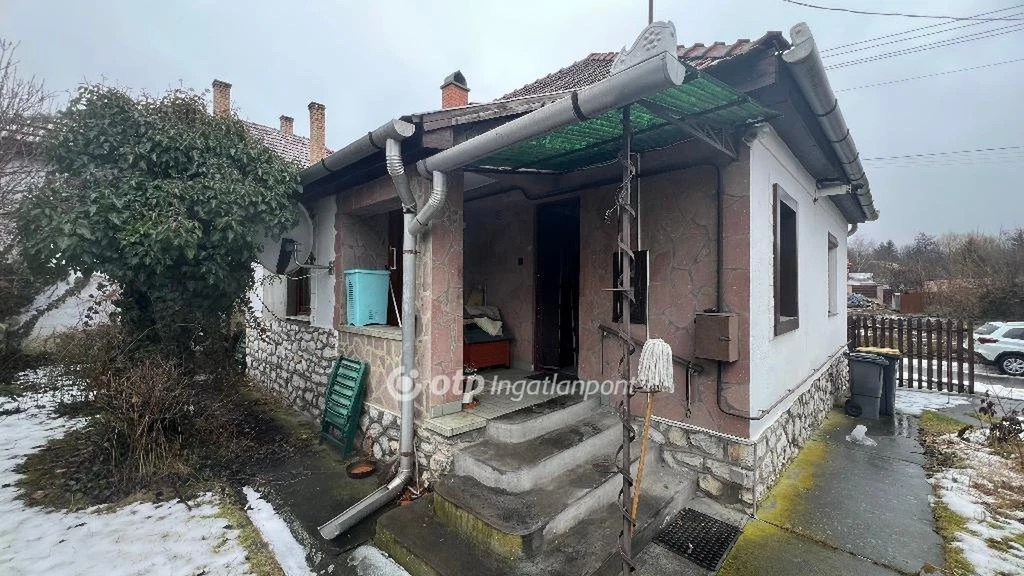 Kács Fő út, 68m2, 2 szobás, összkomfortos családi ház