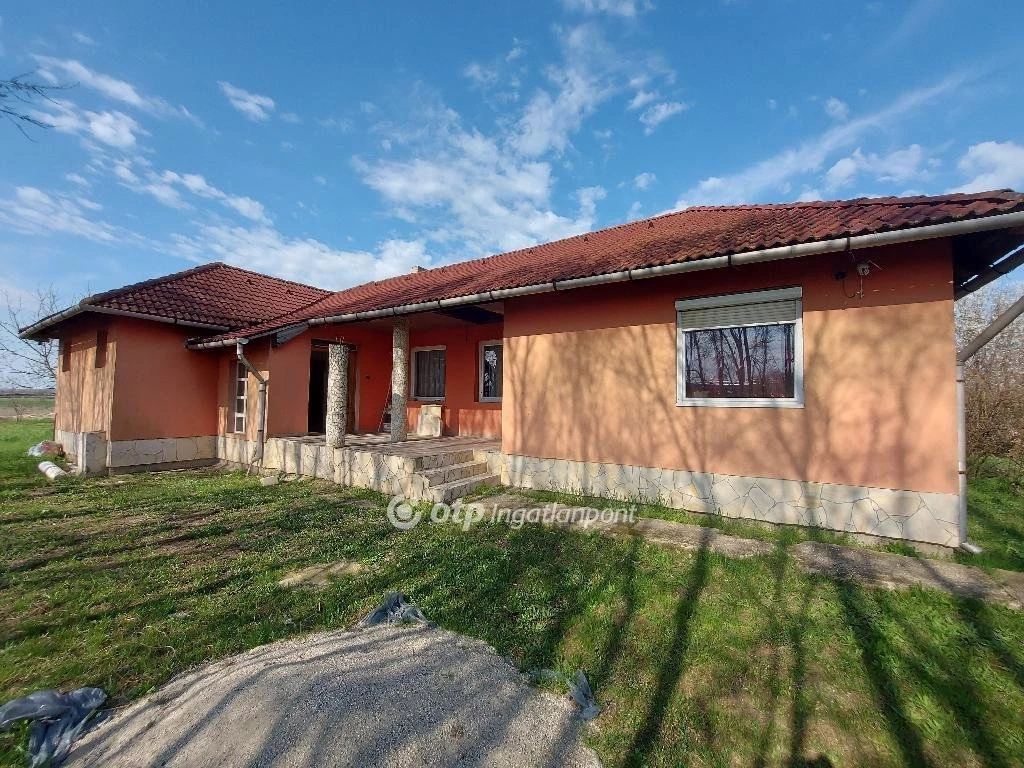 Eladó Ház, Aszaló