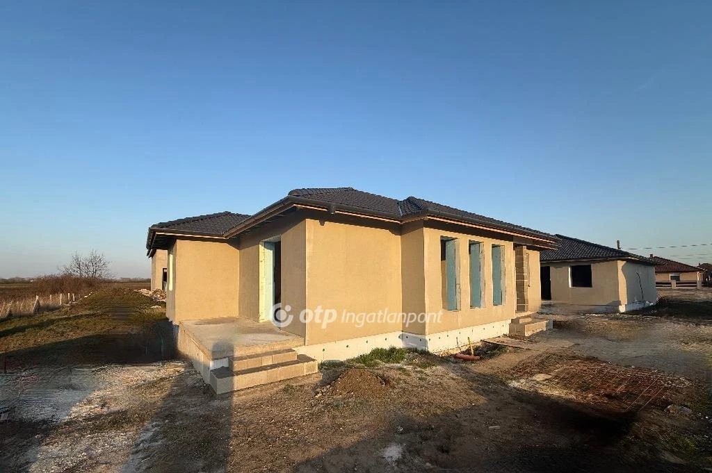 c3-1-name c2-1-name, Miskolc, Szirma