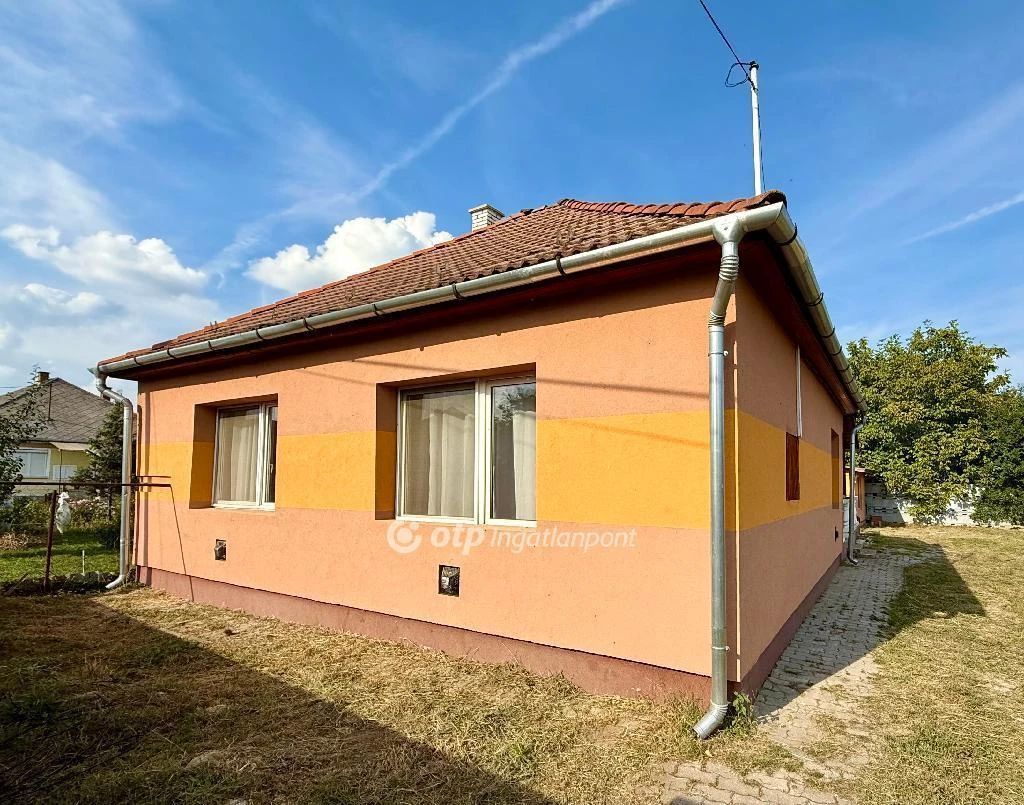 c3-1-name c2-1-name, Tiszaújváros, Bajcsy-Zsilinszky utca