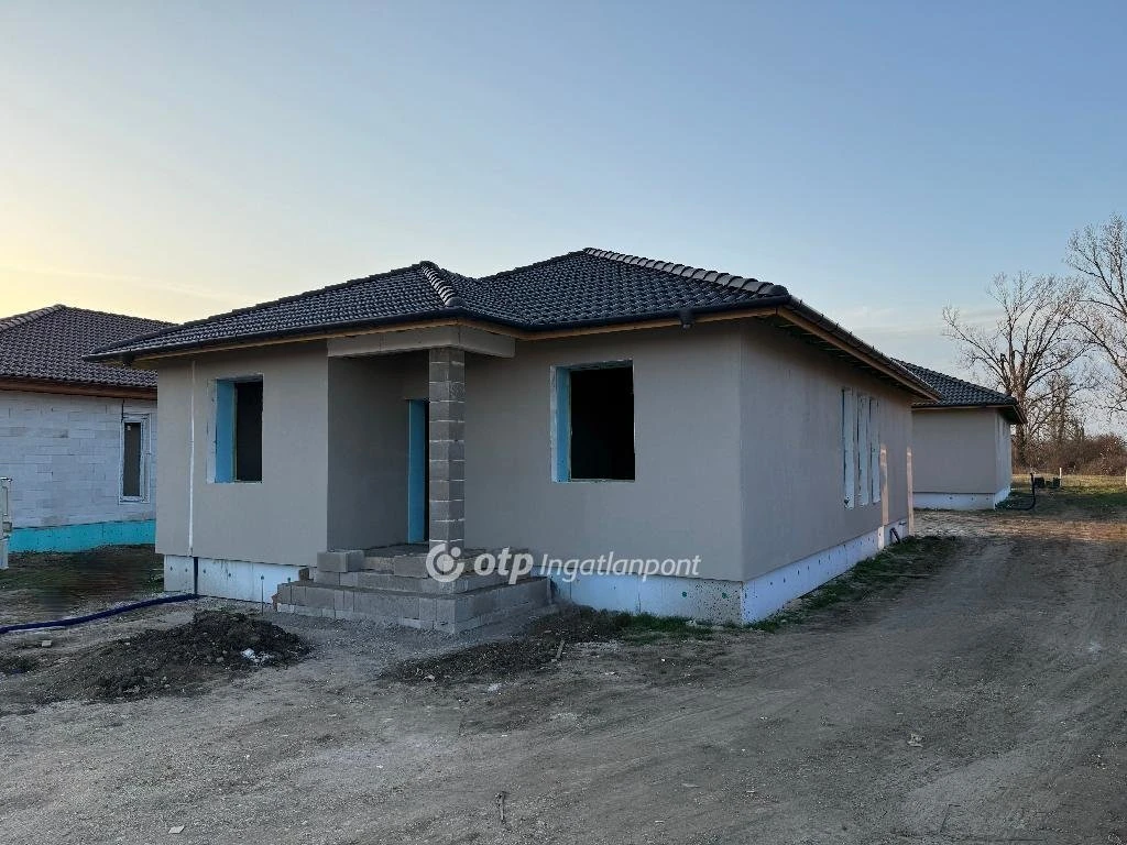 c3-1-name c2-1-name, Miskolc, Szirma