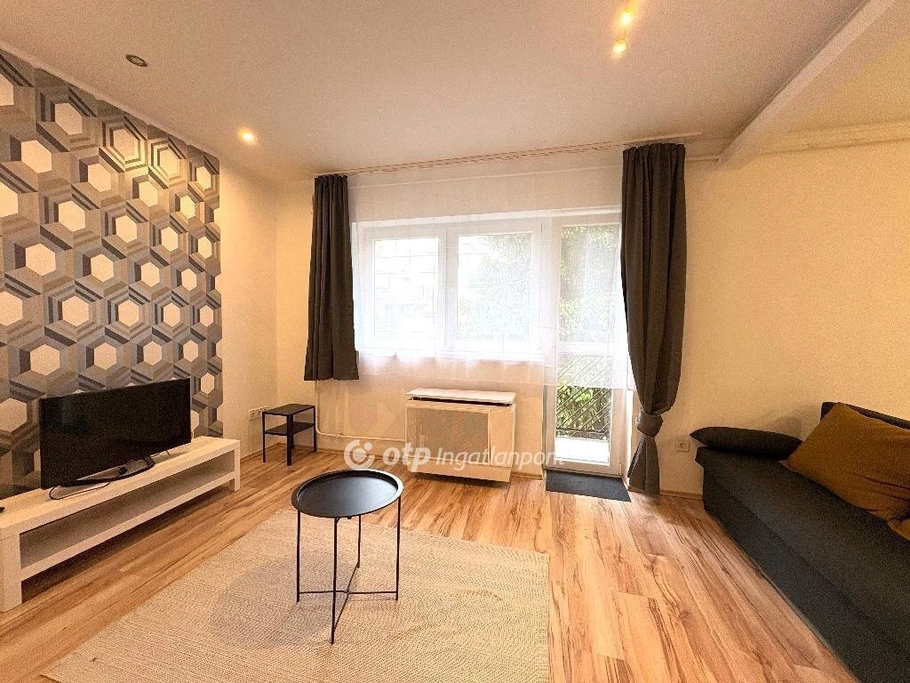 Eladó felújított 1+1 félszobás lakás - Miskolc, Selyemrét