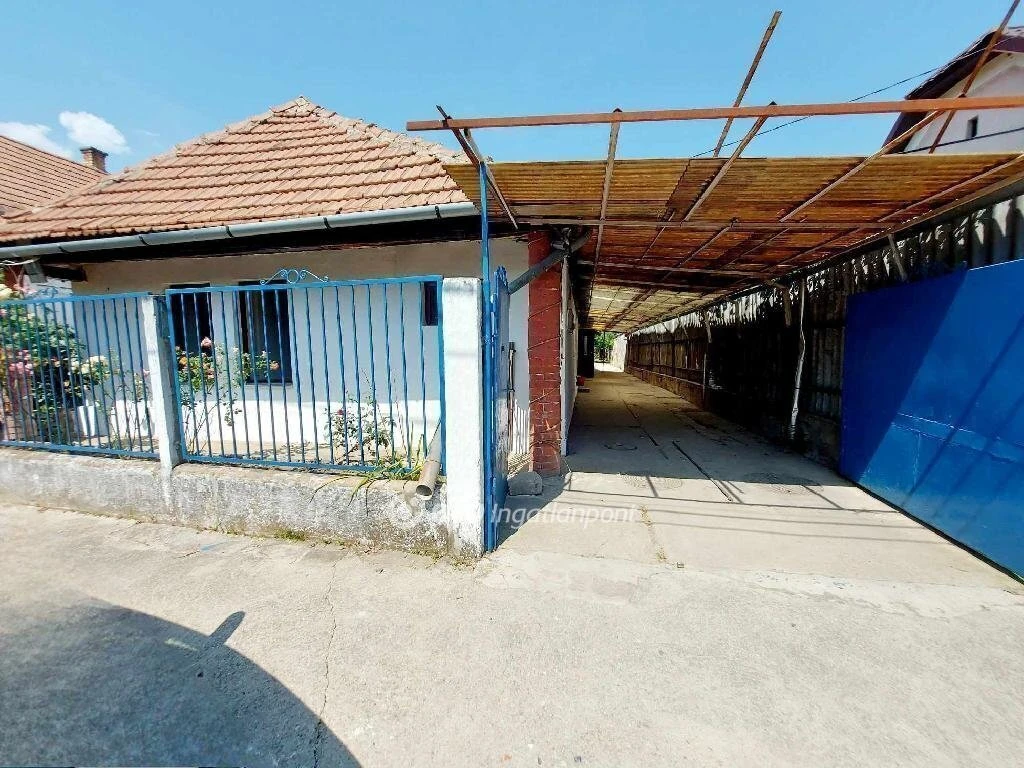 c3-1-name c2-1-name, Miskolc, Csendes utca