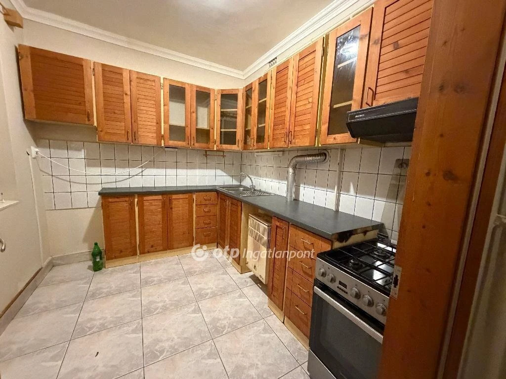 Eladó Lakás, Tiszaújváros