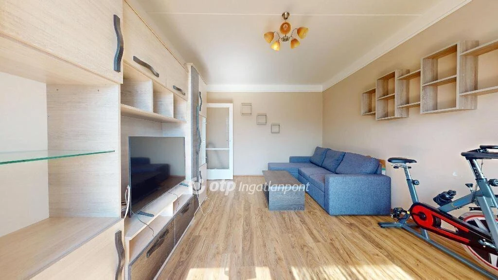 c3-1-name c2-20-name, Miskolc, Diósgyőr, Hóvirág utca