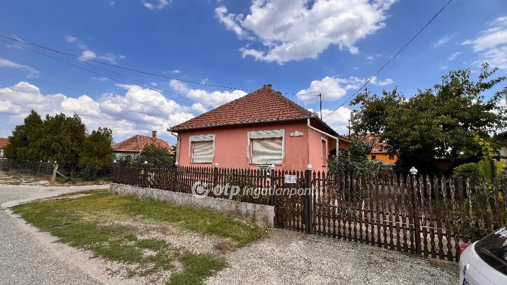 c3-1-name c2-1-name, Tiszakeszi, Kossuth utca