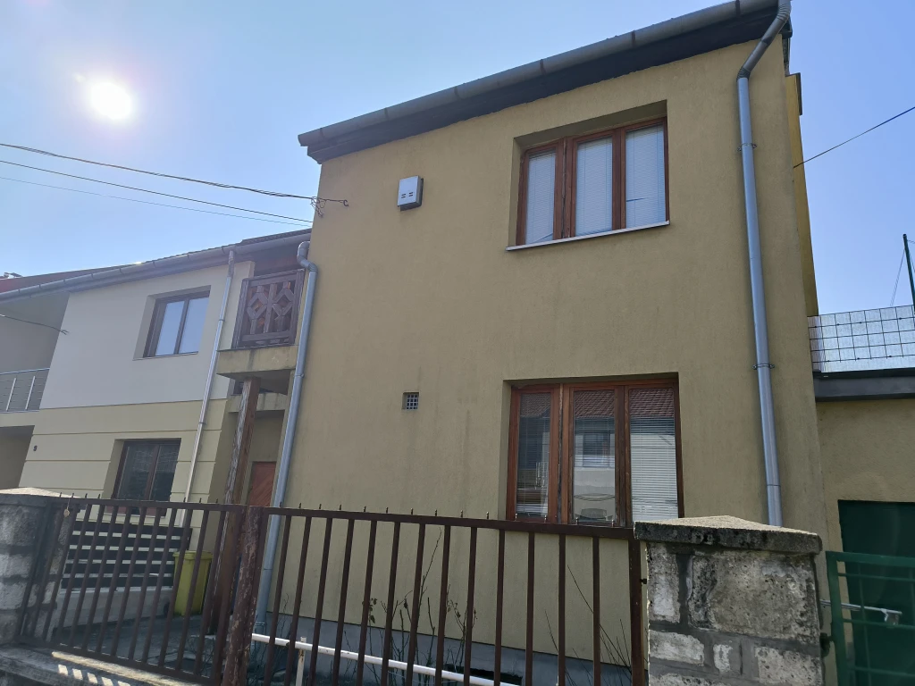 Eladó családi ház, sorház Hejőcsaba elején..!