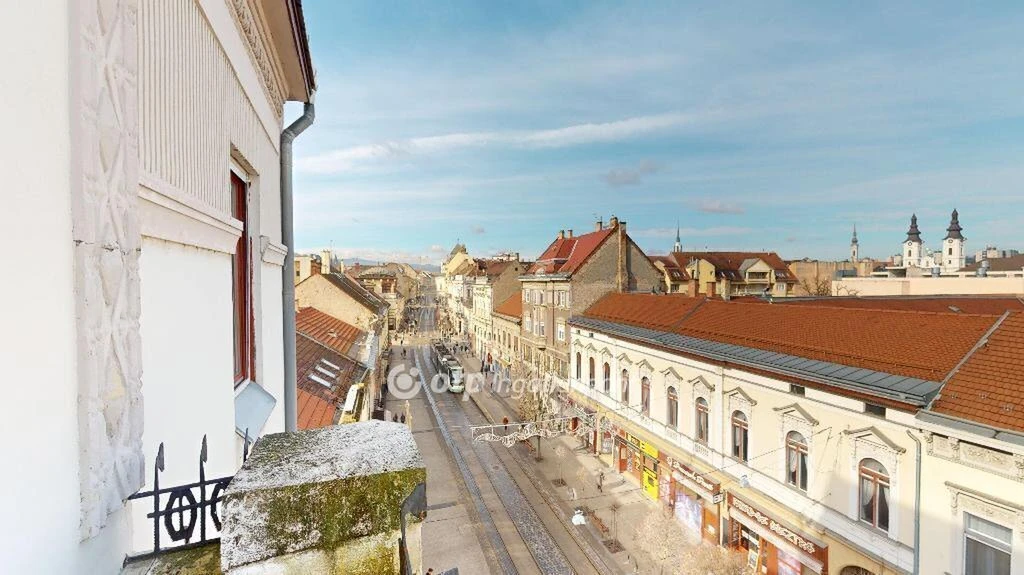 Miskolc, belváros, 115 nm-es, nappali + 3 szobás lakás!