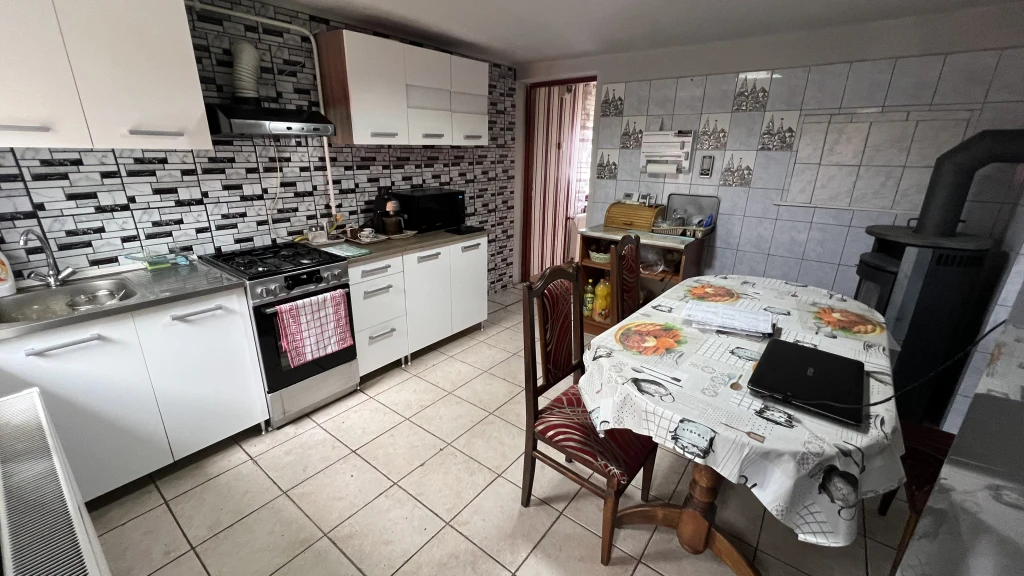 Miskolc Vasgyár, 66m2, 2 generációs ház+melléképület Eladó