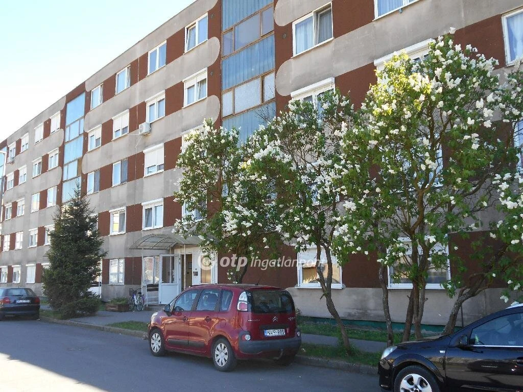 Eladó háromszobás, földszinti lakás, Putnok