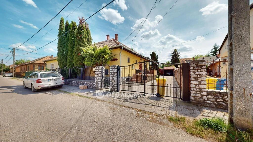 Miskolc, Martnkertváros, 80 nm-es, 3 szobás családi ház!