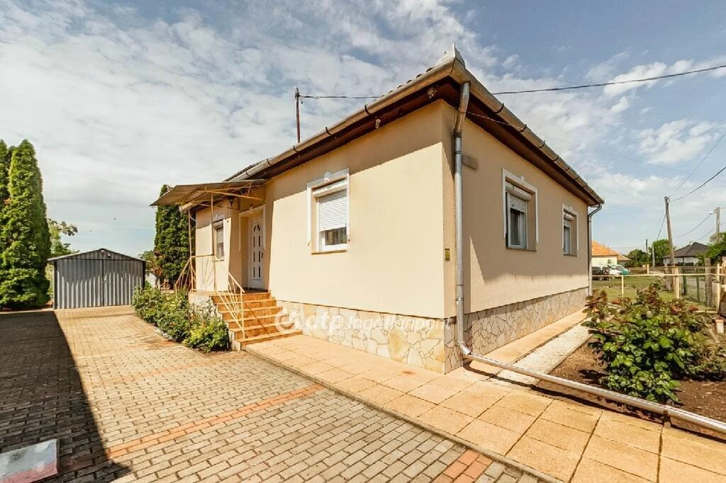 Eladó Ház, Mezőkeresztes