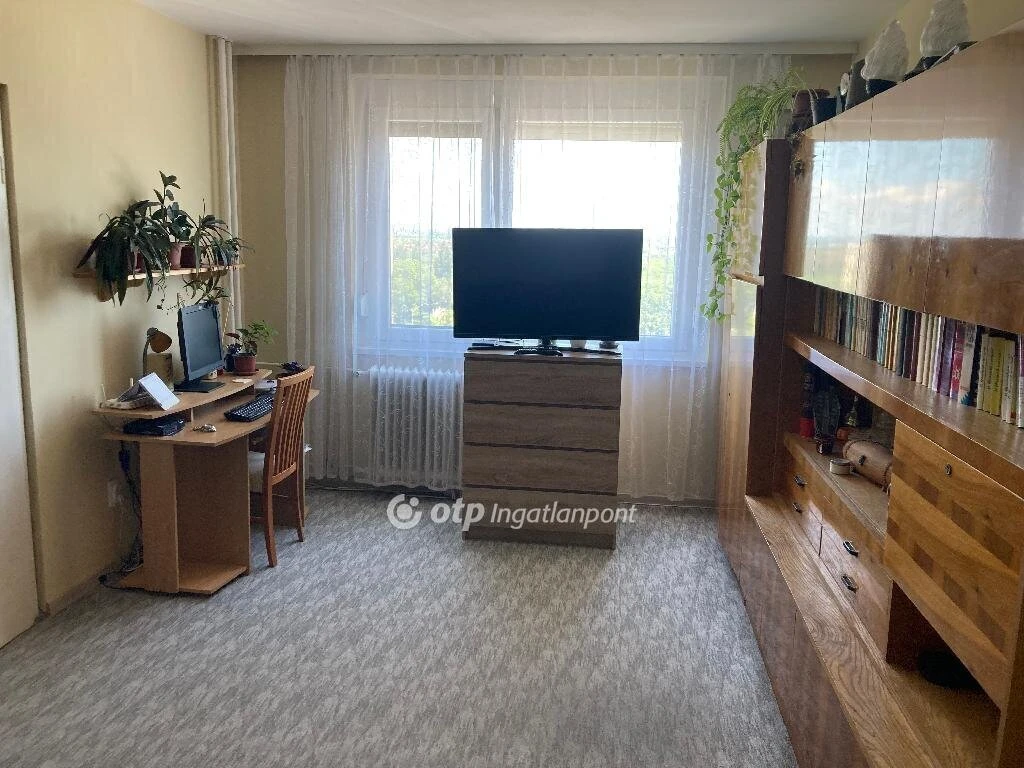 c3-1-name c2-20-name, Miskolc, Avas