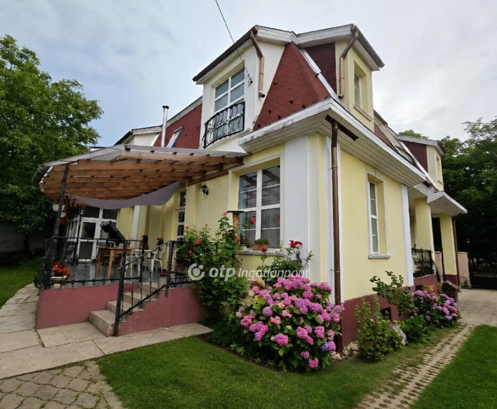 Eladó exkluzív családi ház - Miskolc, Népkert