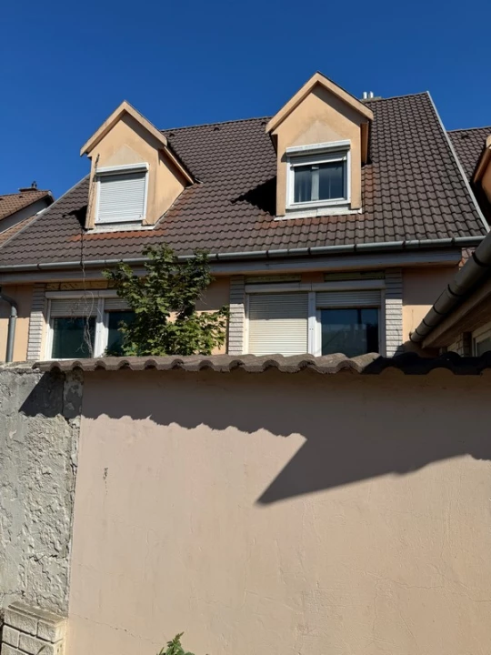 Eladó családi ház, Vác