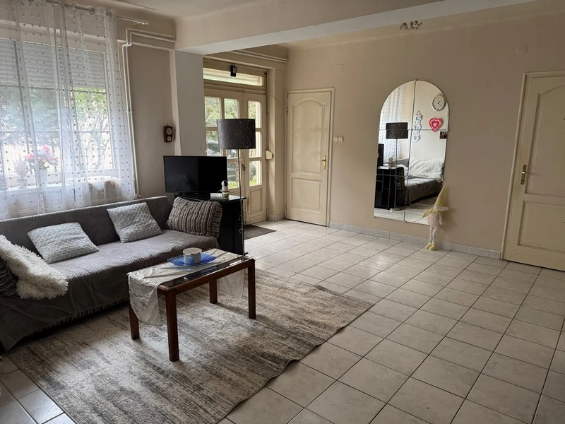 Eladó téglalakás, Szentendre