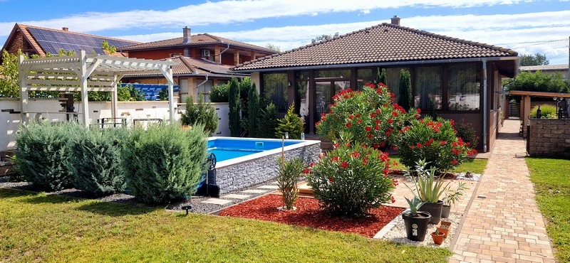 Eladó családi ház, Taksony